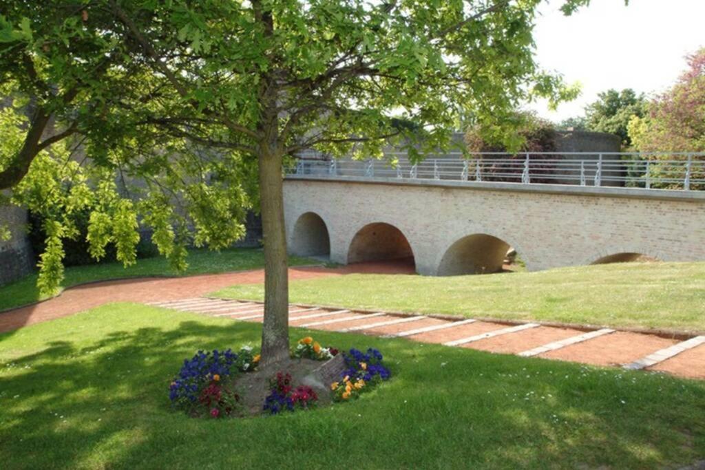 Au Coeur Des Remparts, Residence Du Chateau* Gravelines Exterior foto